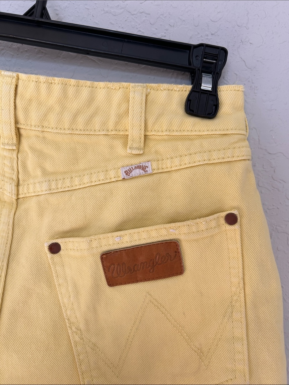 Billabong/Wrangler Yellow Denim Cutoff Shorts Womens 26 Raw Hem Summer - Picture 2 of 6
